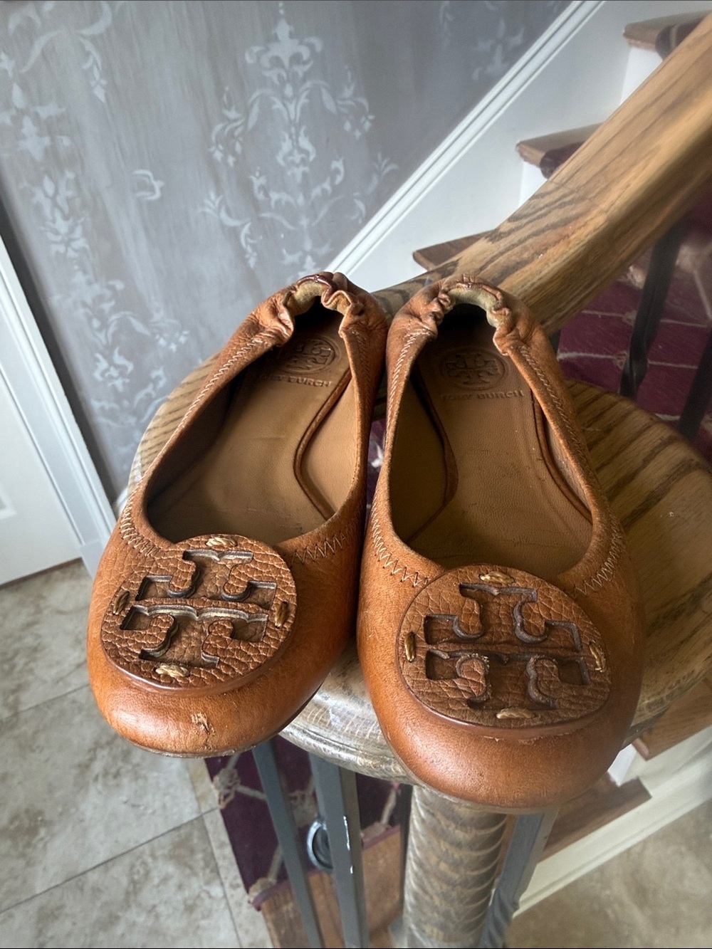 TORY BURCH girls, leather ballet, flat size 4 1/2 preowned good condition